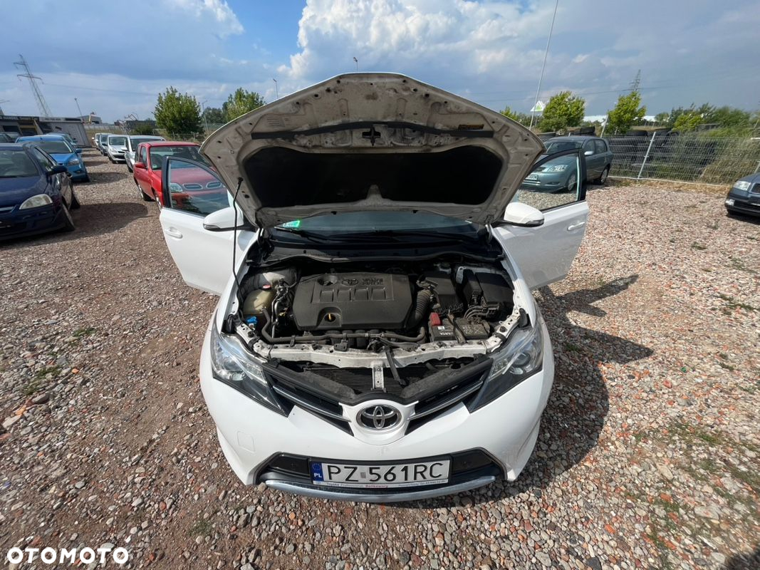 Toyota Auris 1.6 Premium + - 2