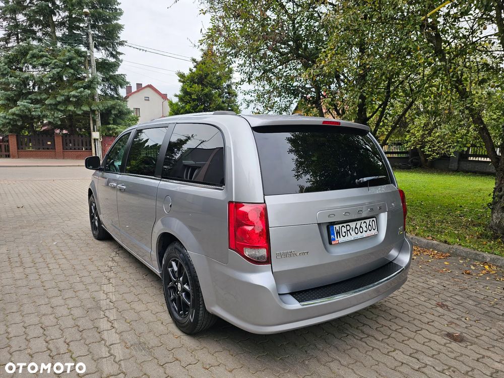 Dodge Grand Caravan - 5
