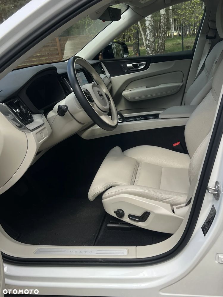 Volvo XC 60 B4 D Plus Dark - 5