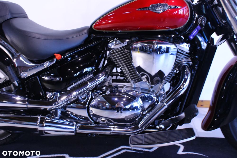 Suzuki Intruder - 25