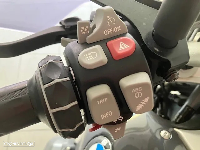 BMW R 1200 R LC - 20