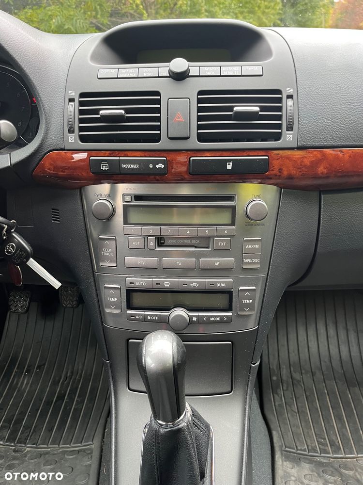 Toyota Avensis 2.0 VVT-i Combi Executive - 13