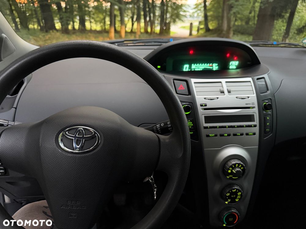 Toyota Yaris 1.3 Sol - 13