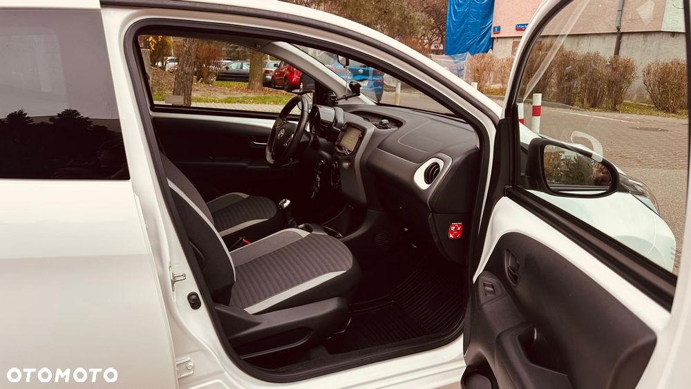 Toyota Aygo x-play - 4