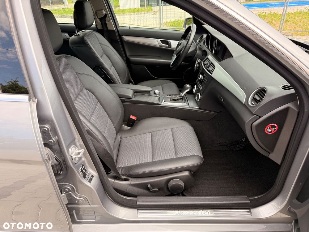 Mercedes-Benz Klasa C 250 (BlueEFFICIENCY) 7G-TRONIC Avantgarde - 21