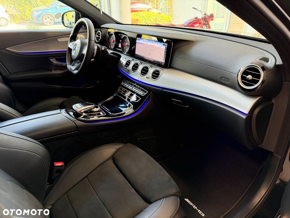 Mercedes-Benz Klasa E 220 d 4-Matic 9G-TRONIC - 22