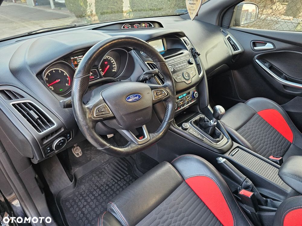 Ford Focus ST - 6