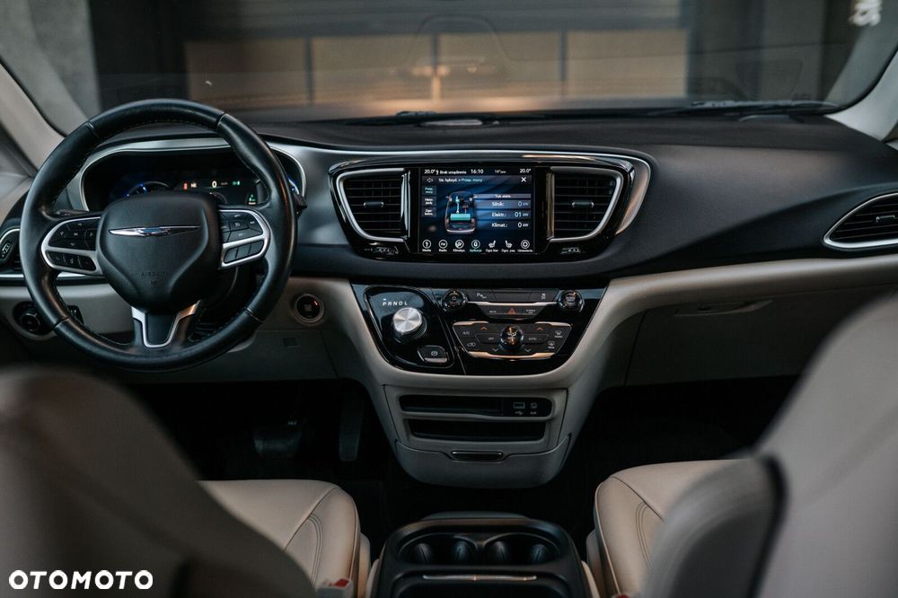 Chrysler Pacifica - 23