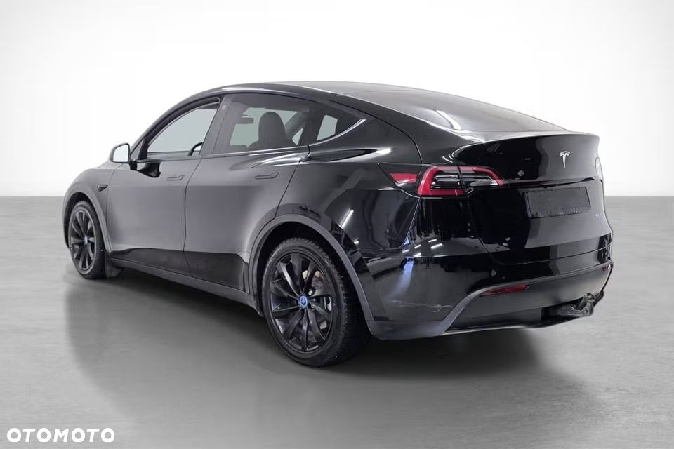 Tesla Model Y Long Range AWD - 5