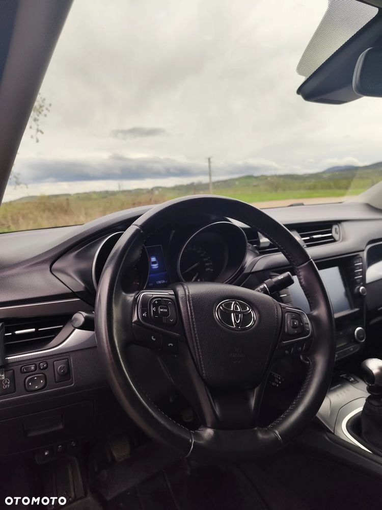 Toyota Avensis 2.0 D-4D Premium - 9
