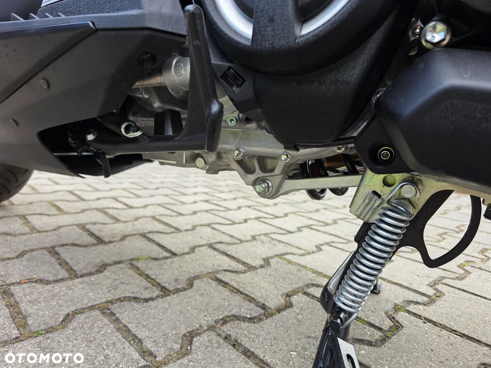 Yamaha Tmax - 15