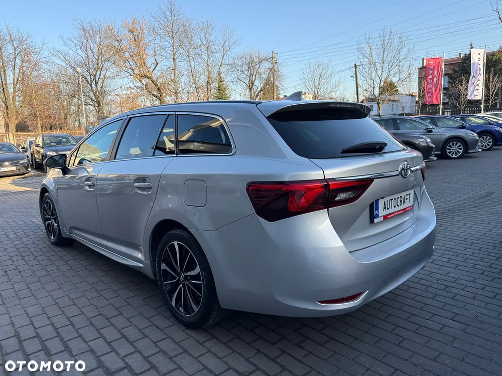 Toyota Avensis 2.0 D-4D Premium - 26