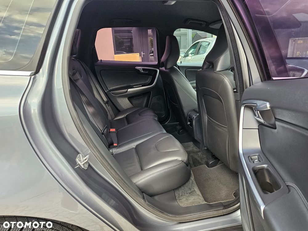Volvo XC 60 D3 Geartronic Momentum - 12