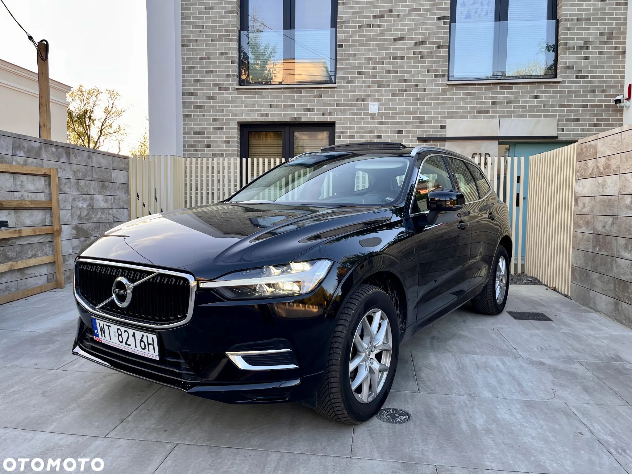 Volvo XC 60 T8 AWD Plug-In Hybrid Momentum - 1