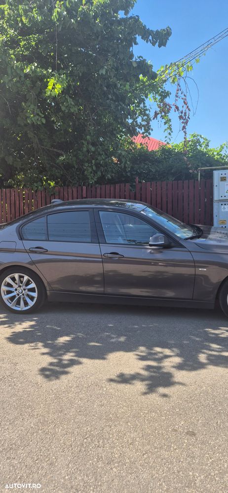 BMW Seria 3 320d Aut. Modern Line - 2
