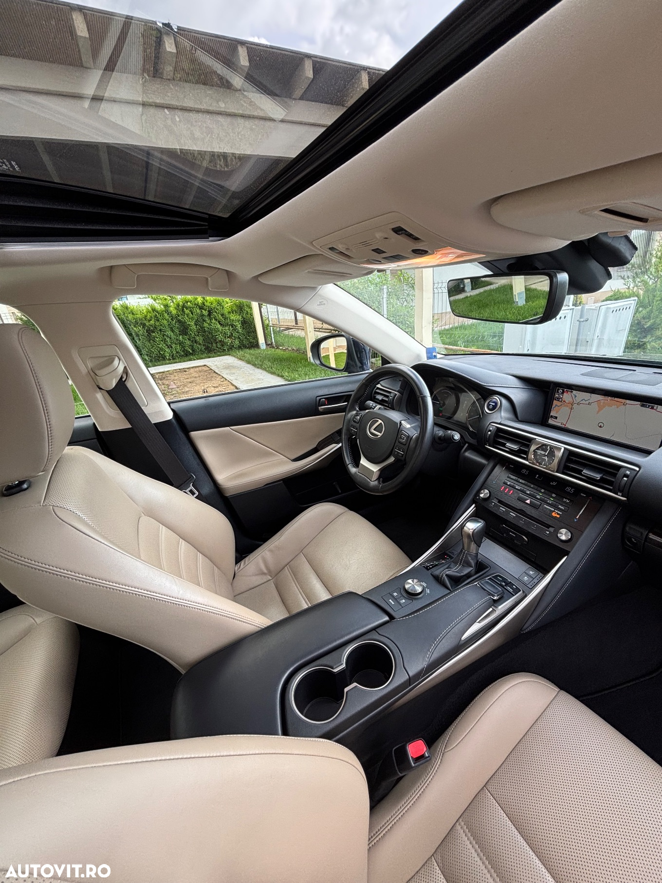 Lexus Seria IS 300h Aut. Luxury - 14