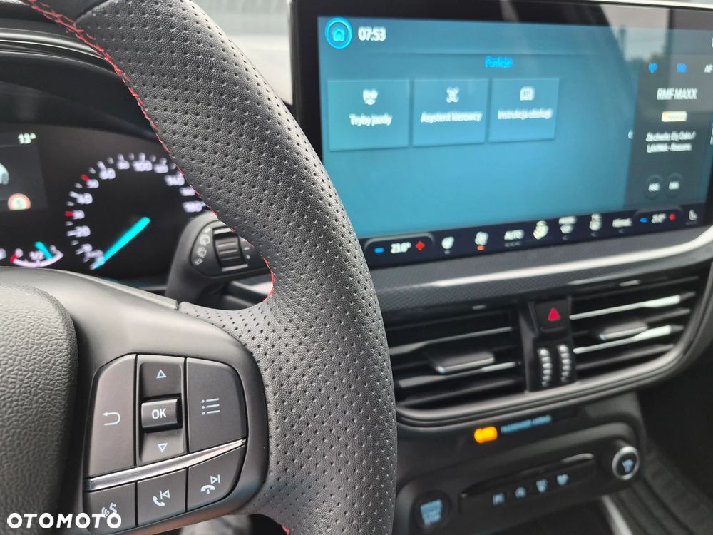 Ford Focus 1.0 EcoBoost Hybrid ST-LINE - 28