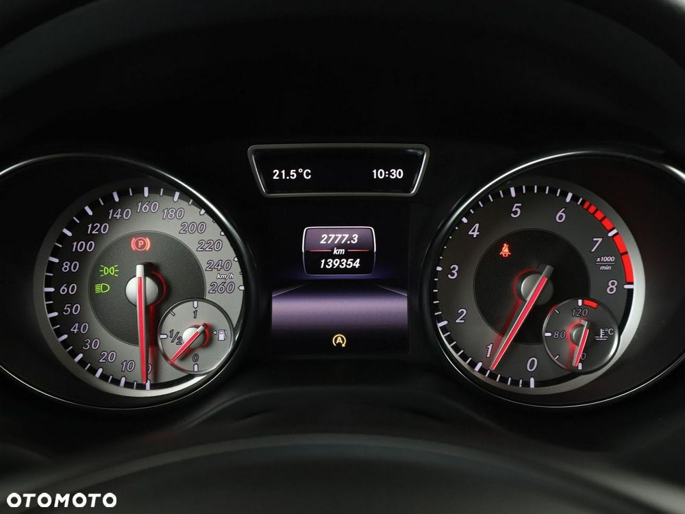 Mercedes-Benz CLA 180 Urban - 23