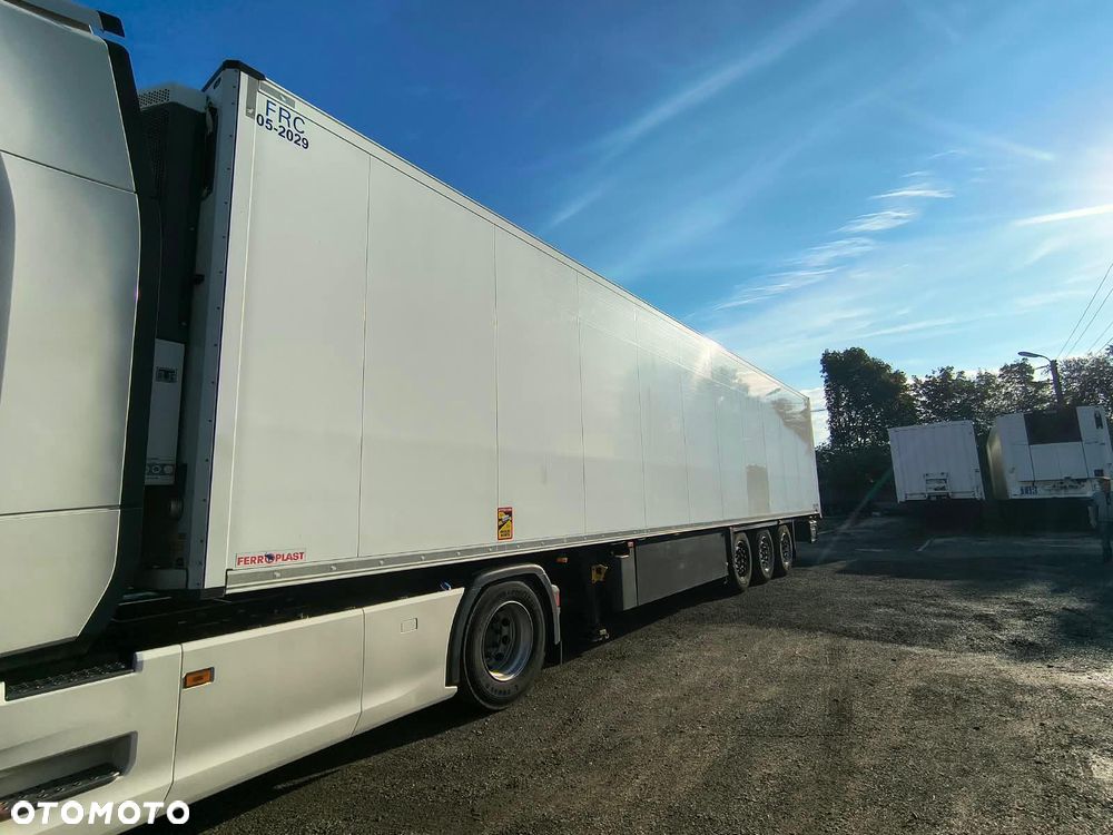 Schmitz Cargobull sko24