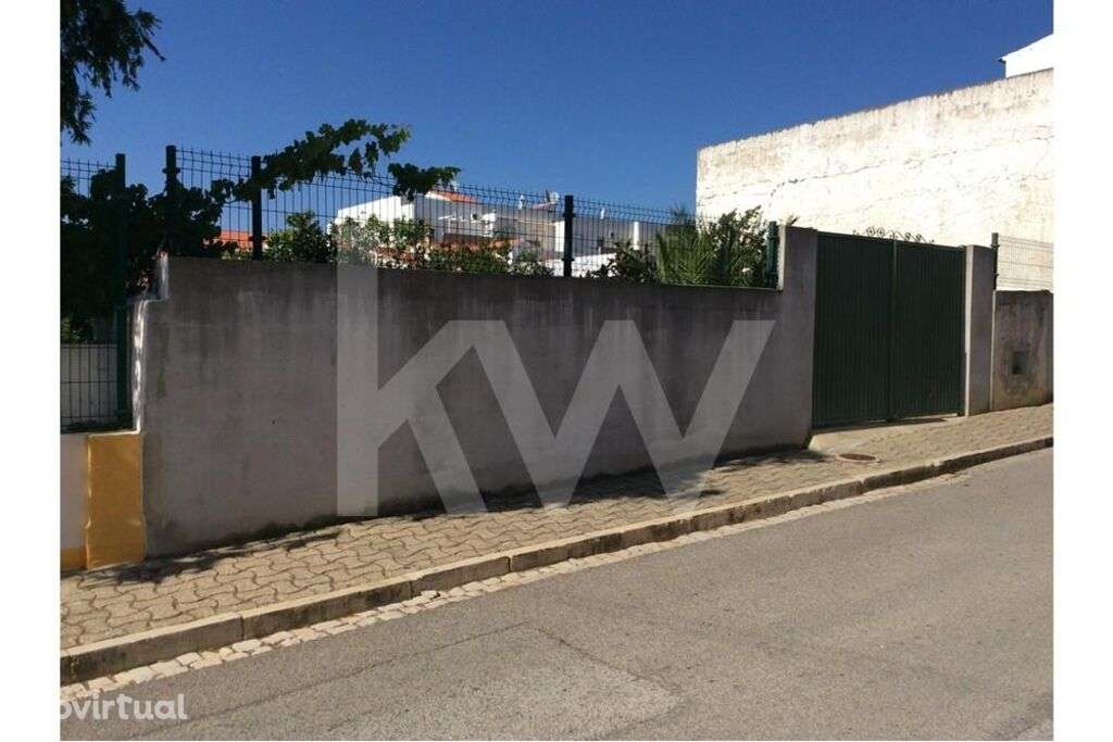 DUAS MORADIAS T2 GEMINADAS PARA RECUPERAR + LOTE DE TERRENO URBANO com - Grande imagem: 4/14