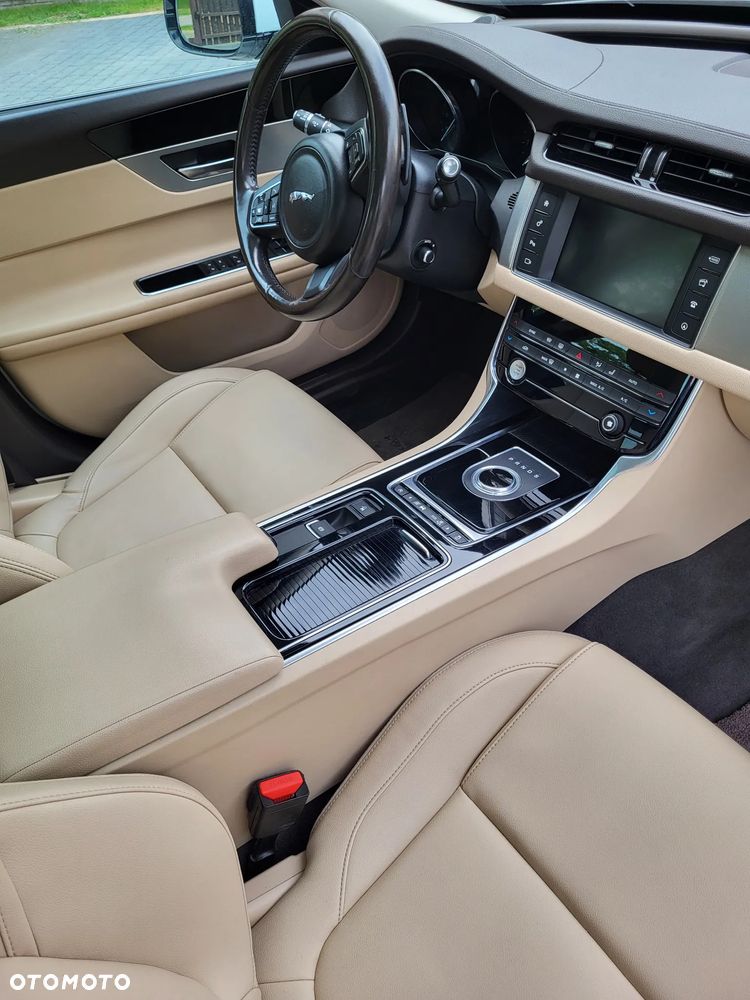 Jaguar XF 3.0 V6 Prestige - 9