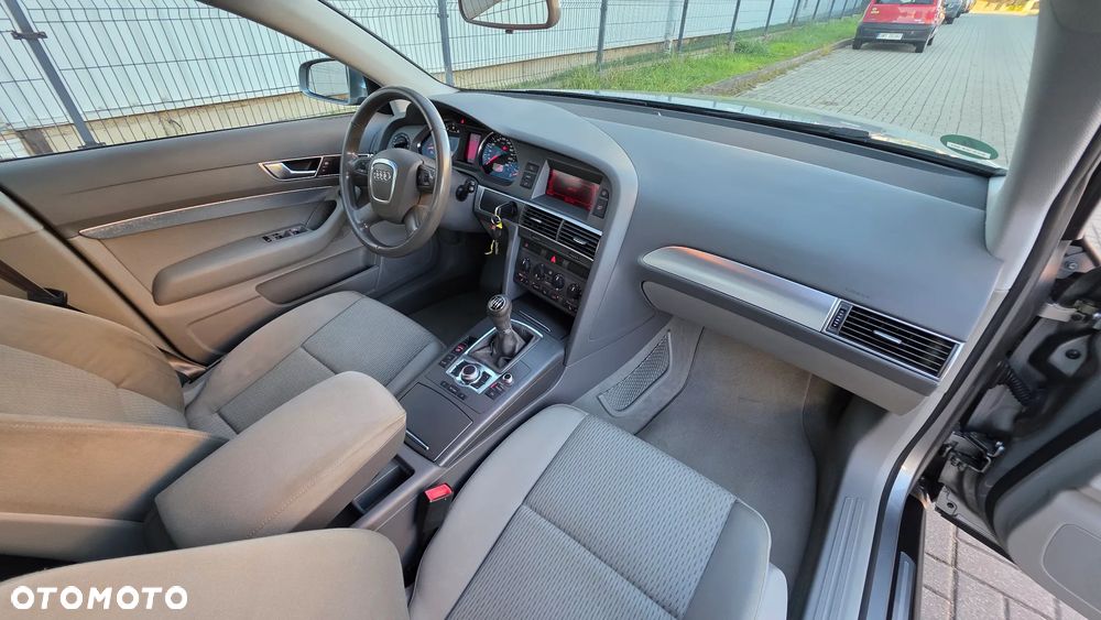 Audi A6 Avant 2.4 - 11