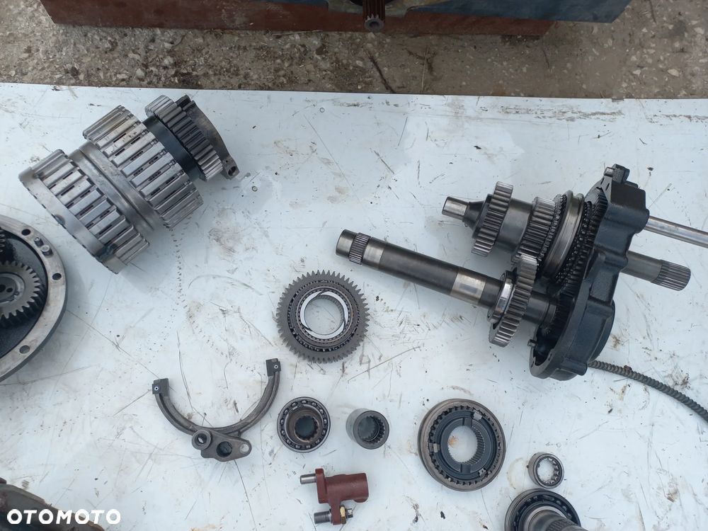 Części skrzyni biegów new holland,case,22647000,47126619,47126736,44980020,5197570,47131252,5198194,R902493582,1525503725,47124320,47127186,KOSZ,wałek,obudowa,most,atak,rozdzielacze hydrauliczne,pompahydrauliki,zwolnice,podnośnik,synchronizator,rewers,ramiona,wom. - 1