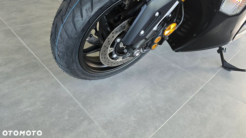 Yamaha Tmax - 9