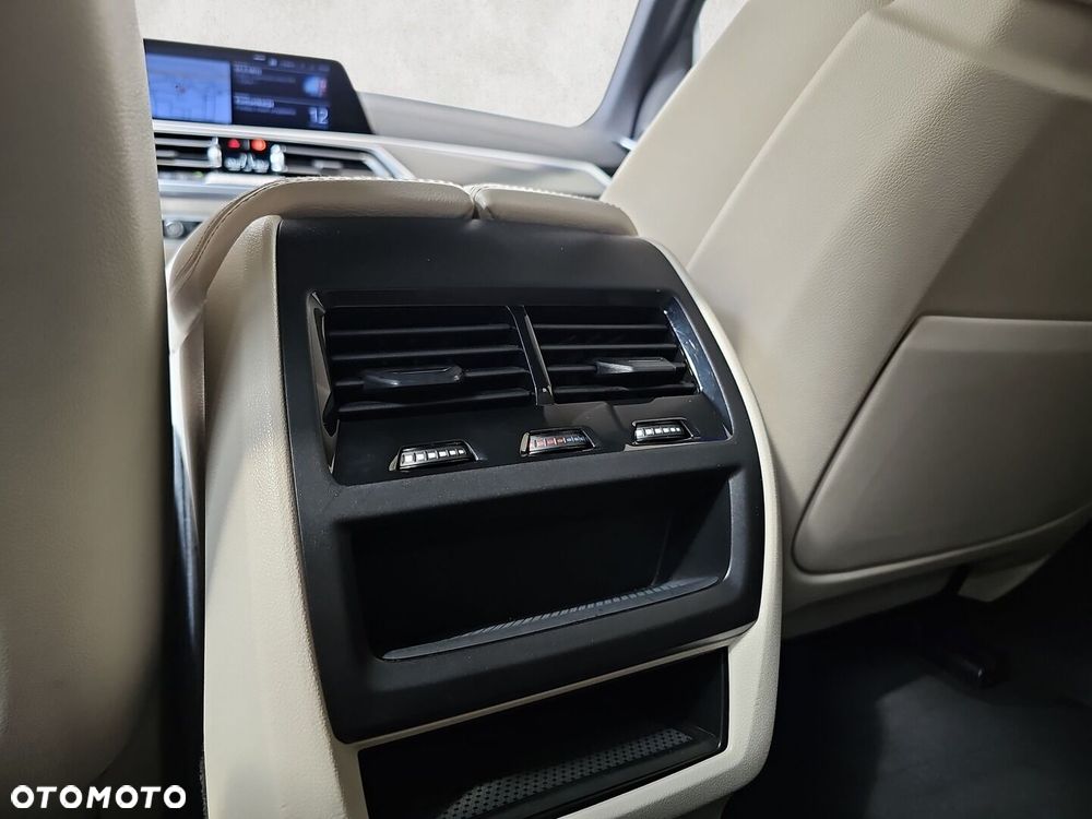 BMW X5 M M50d - 29