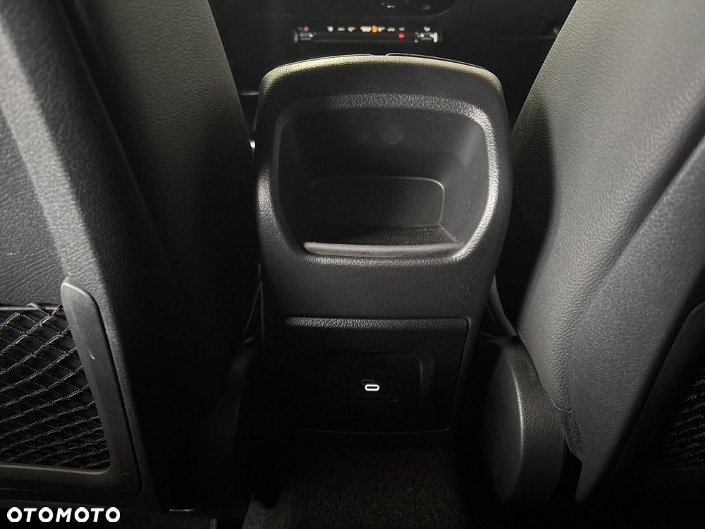 Mercedes-Benz CLA - 24