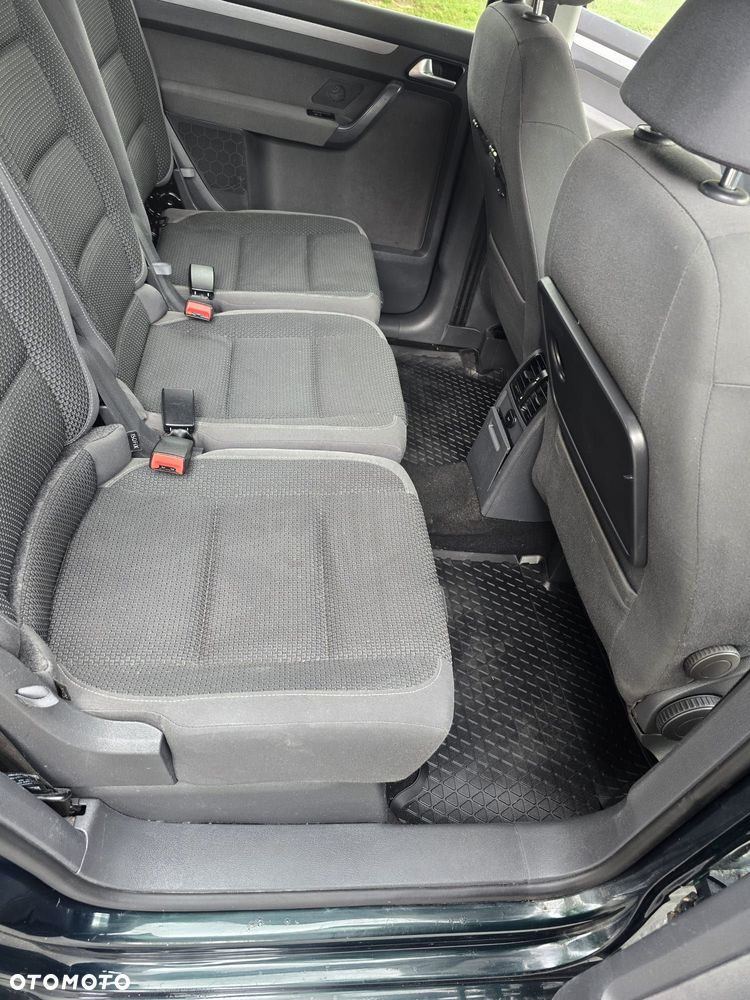 Volkswagen Touran - 17