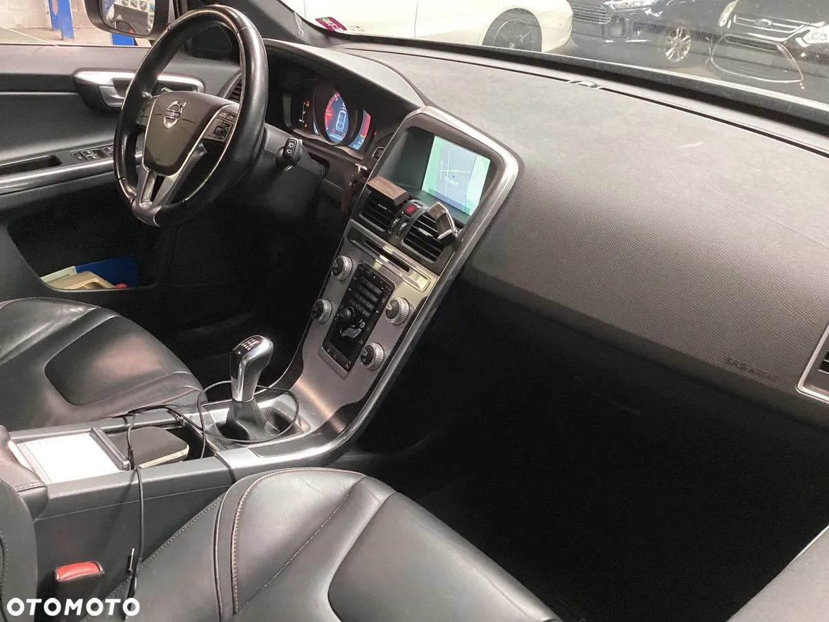 Volvo XC 60 D4 Ocean Race - 5