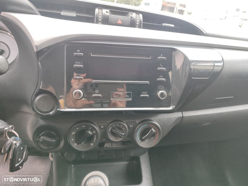 Toyota Hilux 2.4 D-4D 4WD CD CH - 12