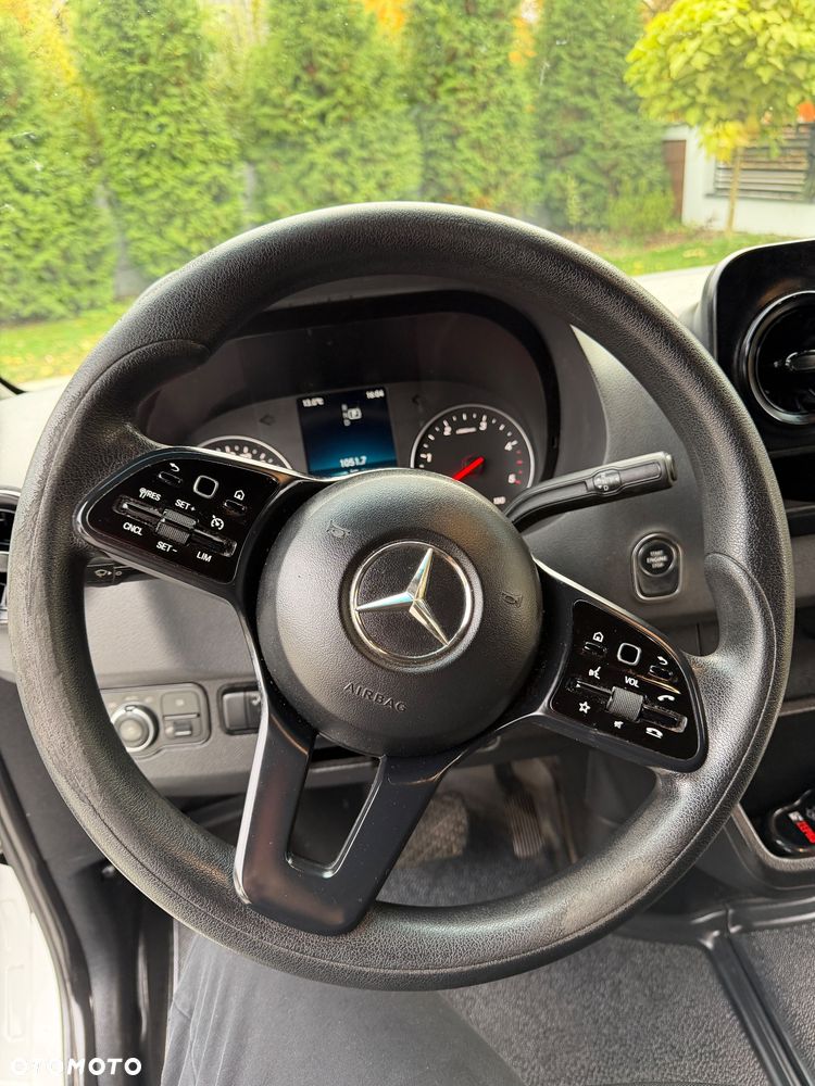 Mercedes-Benz Sprinter - 26