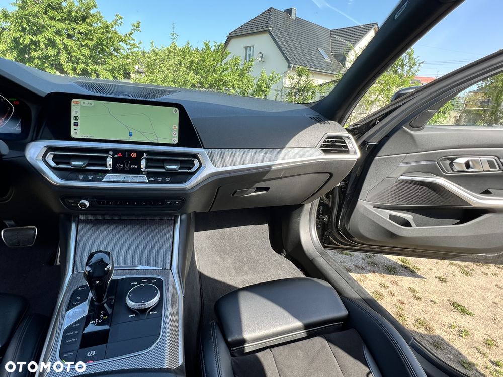 BMW Seria 3 318d Edition M Sport Shadow - 12