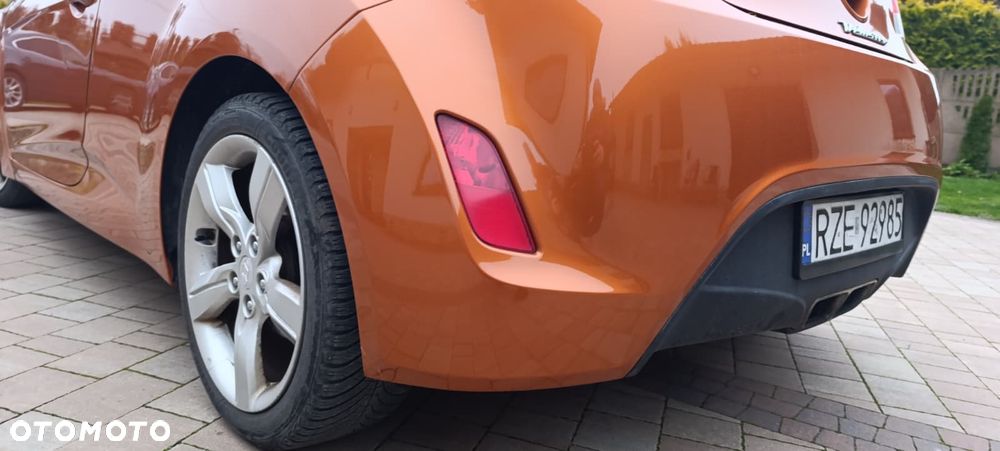 Hyundai Veloster - 4