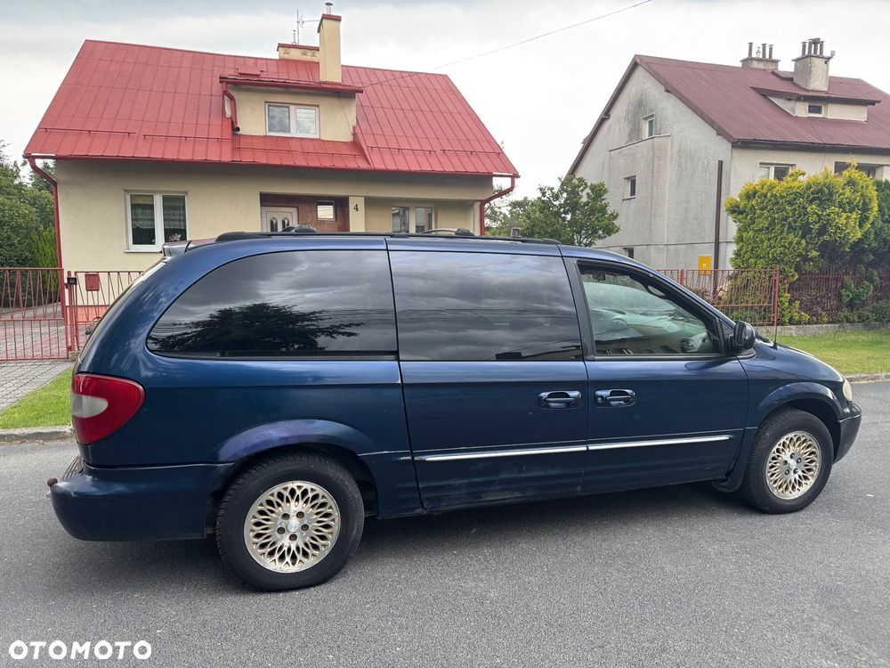 Chrysler Town & Country - 2