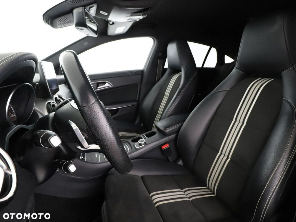 Mercedes-Benz CLA 220 4Matic 7G-DCT AMG Line - 14