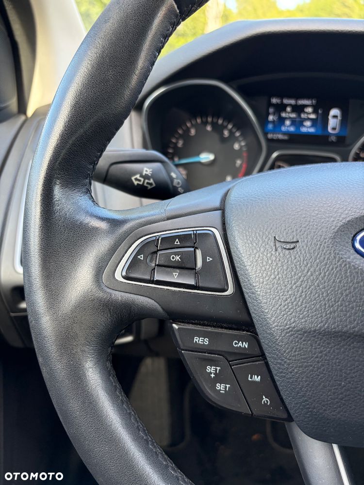 Ford Focus 1.0 EcoBoost STart-Stopp-System TITANIUM - 11