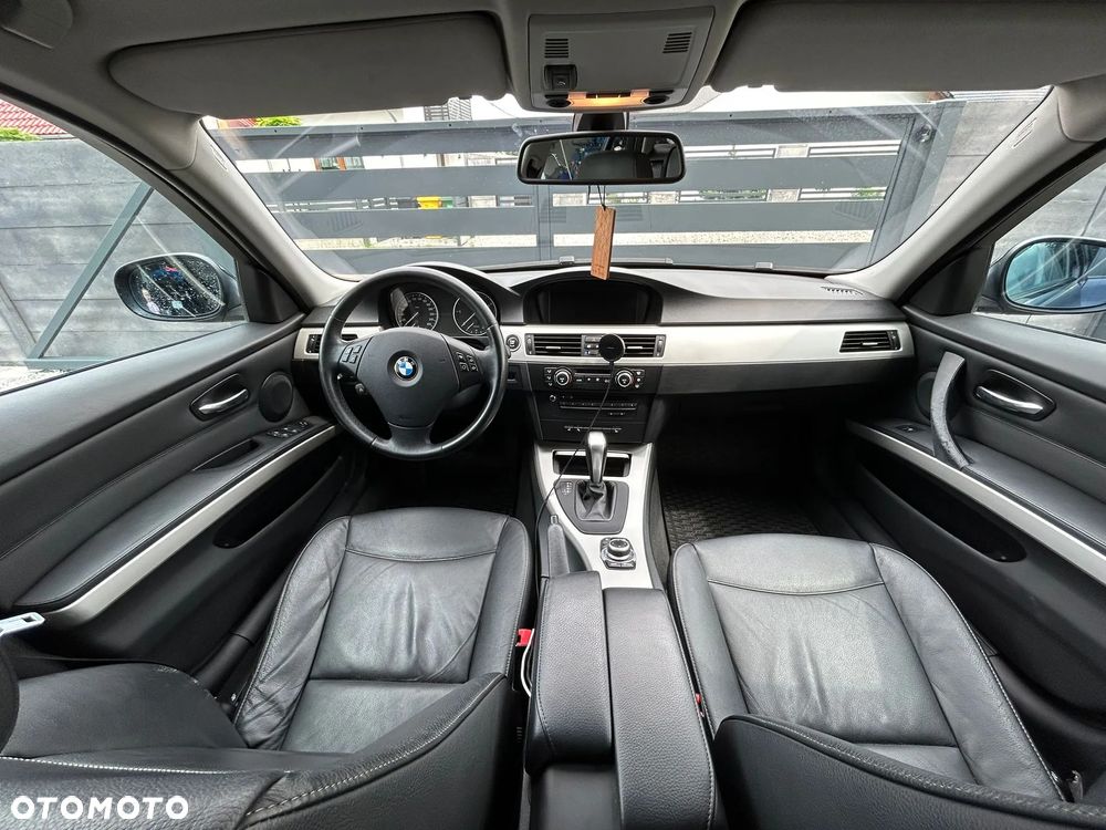 BMW Seria 3 320d DPF Touring - 21