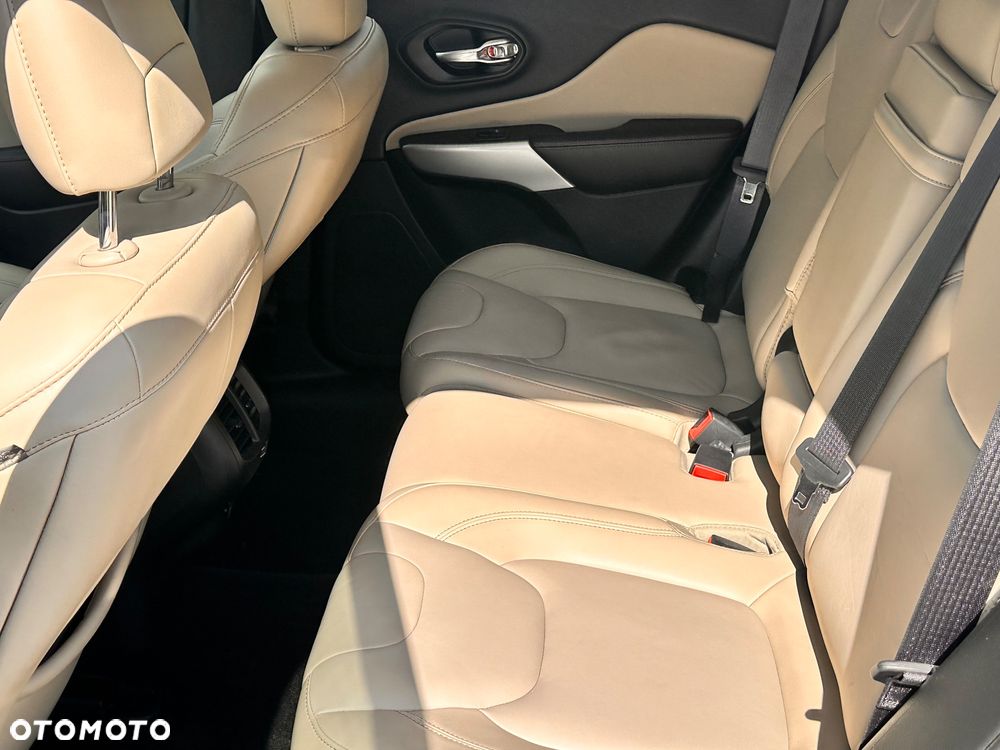 Jeep Cherokee - 14