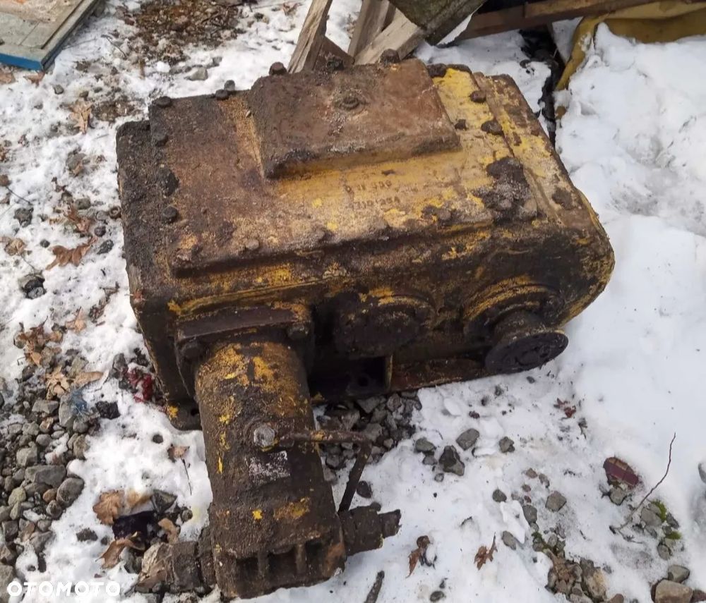 Reduktor jazdy koparki obrotowej - 3