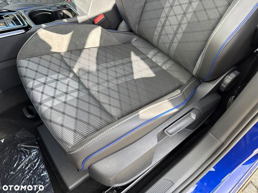 Volkswagen Golf 1.5 eTSI mHEV R-Line Plus DSG - 13