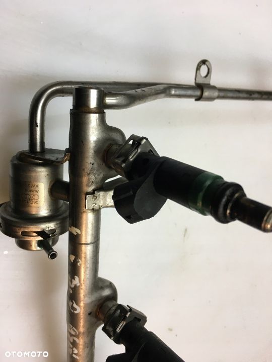 LISTWA WTRYSKOWA AUDI A4 B6 3.0 ASN 06C133551 - 4