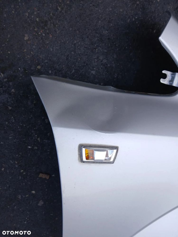 Opel Zafira B Błotnik prawy - 6