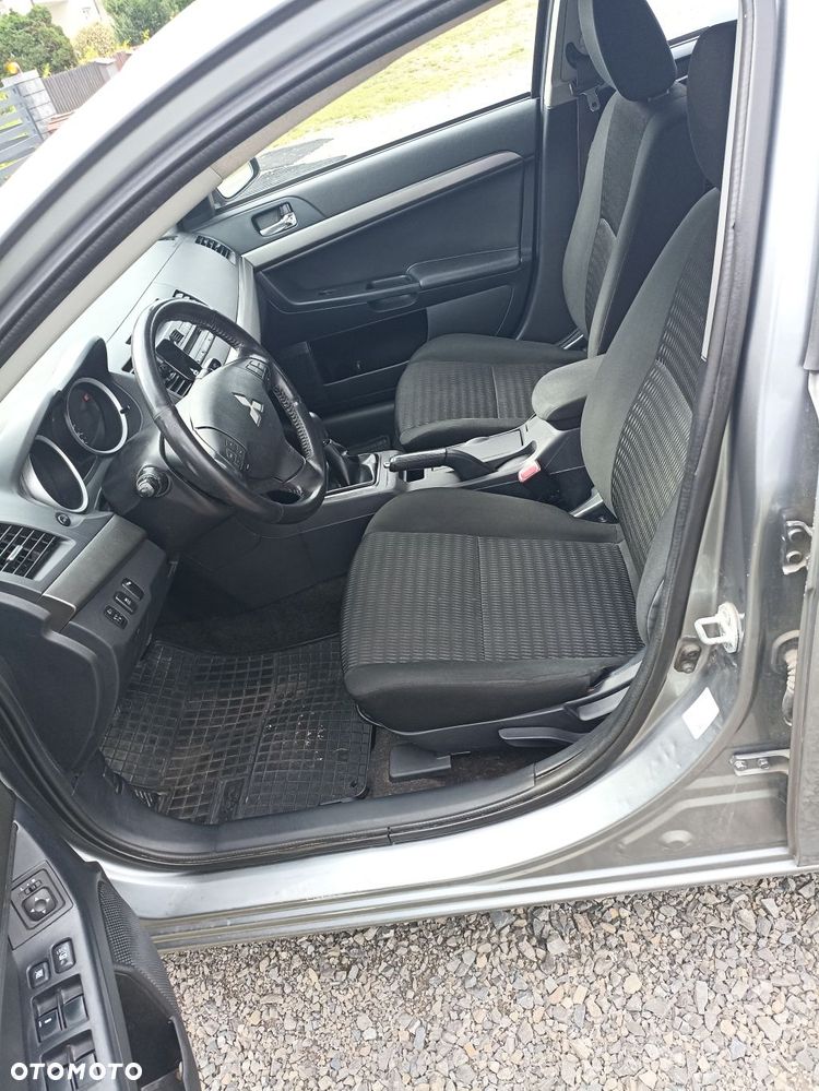 Mitsubishi Lancer 1.6 Invite - 5
