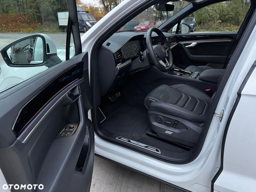 Volkswagen Touareg 3.0 V6 TDI 4Motion R-Line - 16