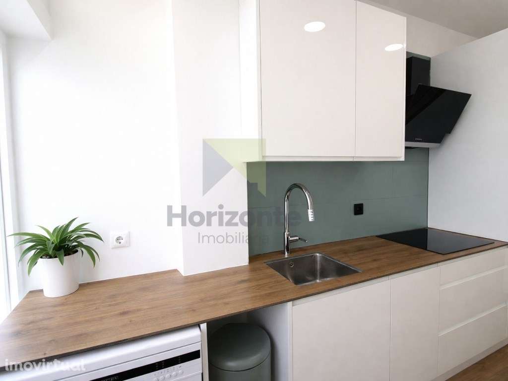 Apartamento T2 Totalmente Remodelado em Benfica - Grande imagem: 3/14