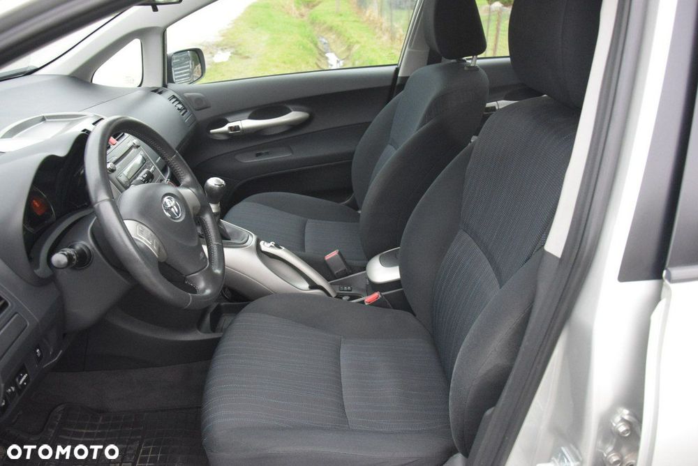 Toyota Auris 1.6 VVT-i Team - 14