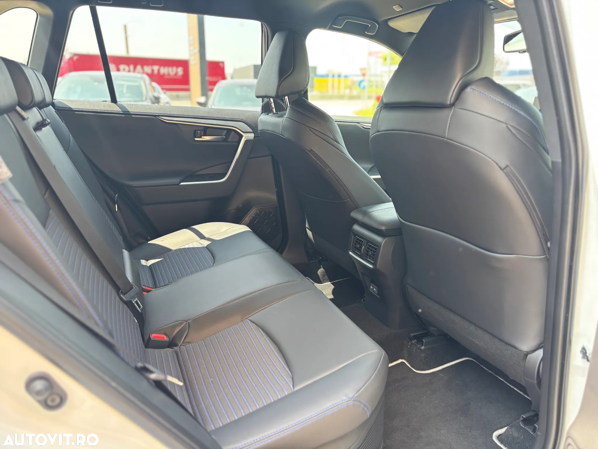 Toyota RAV4 2.5 Hybrid VVT-iE 4x4 Exclusive Bi-Tone - 16